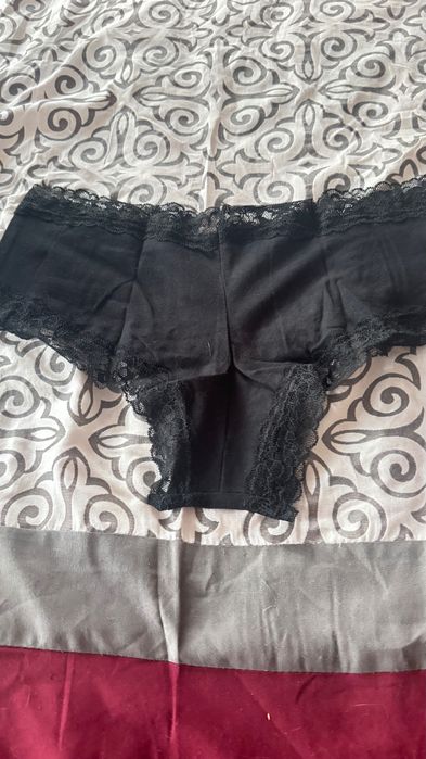 Victoria Secret czarne majtki M