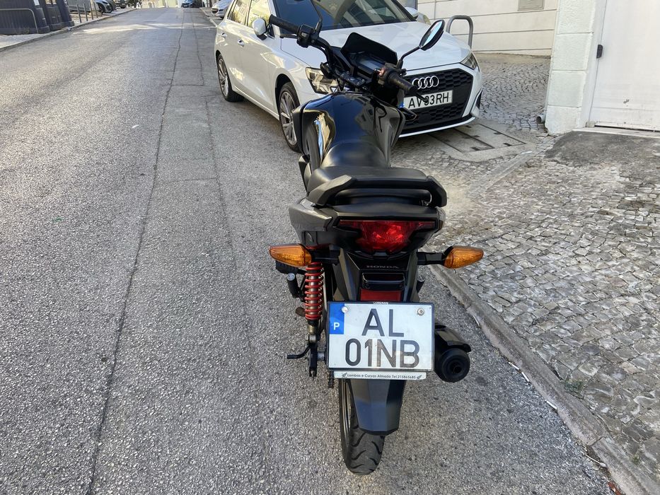 Honda cb125f com 11 mil km