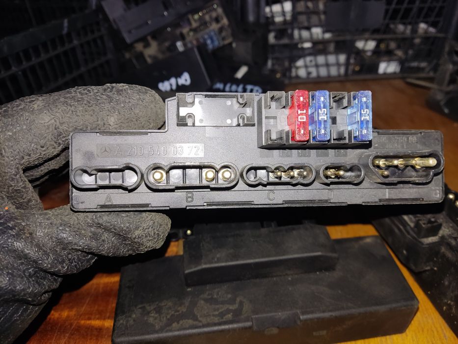 Блок предохранителей и управления стартером Mercedes