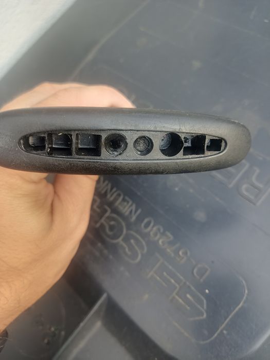 Uchwyt do bramy garażowej