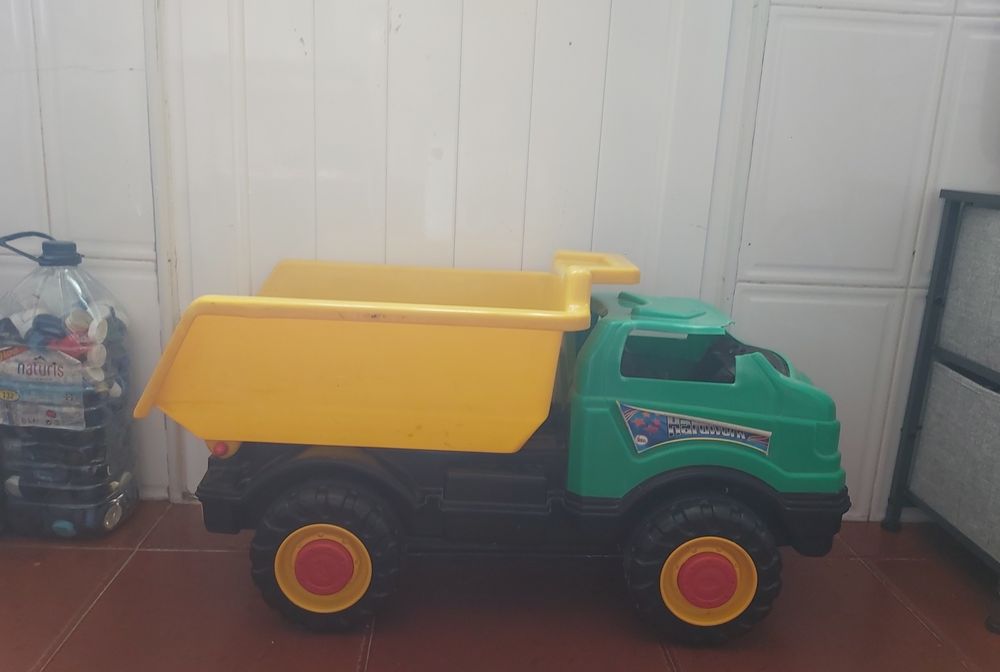 Camião de brinquedo