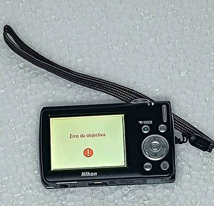 Nikon COOLPIX S203 10.0MP Digital Camera Black Não Funcional p/a peças