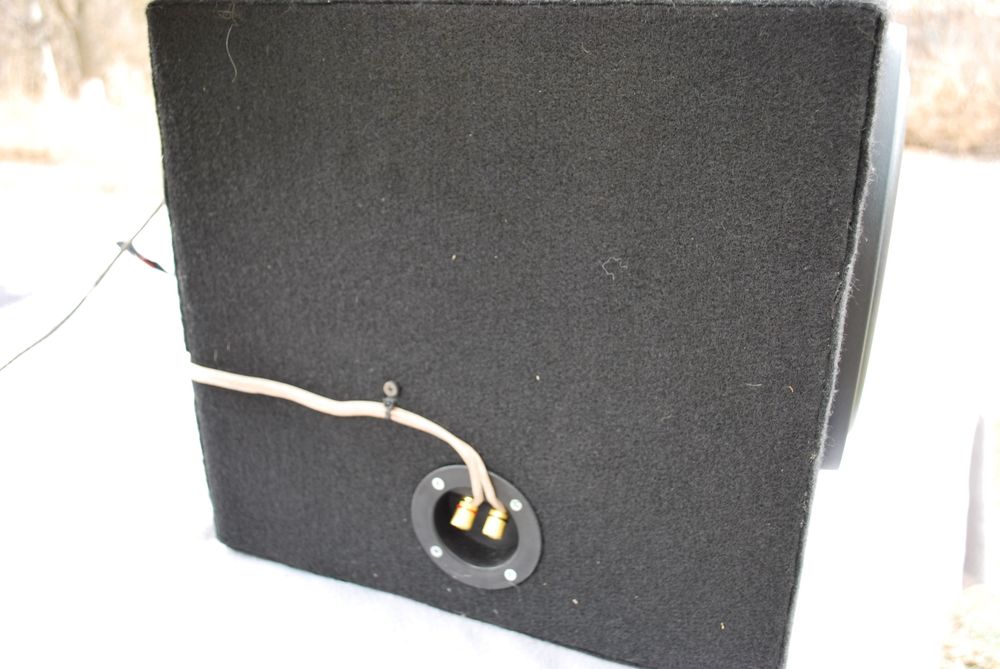 Продам сабвуфер в авто