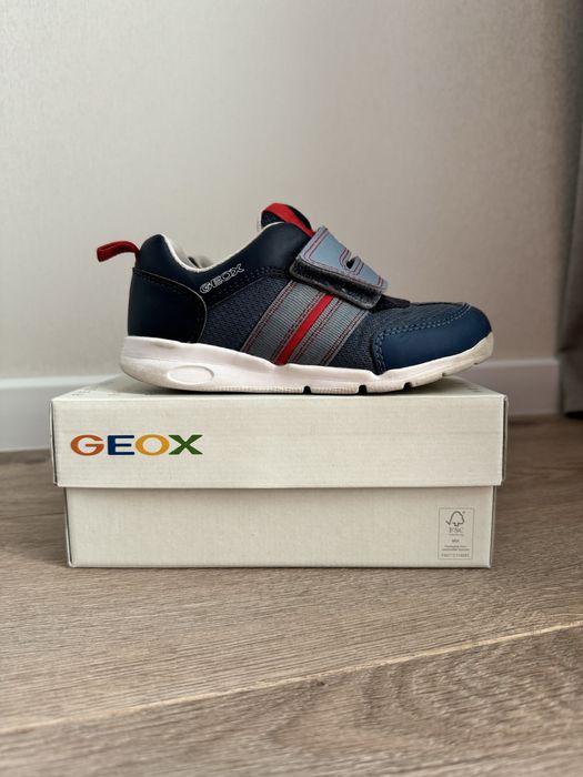 Дитячі кросівки Geox