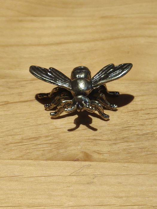 Figurka z mosiądzu Pszczoła wysokość 2,5 cm