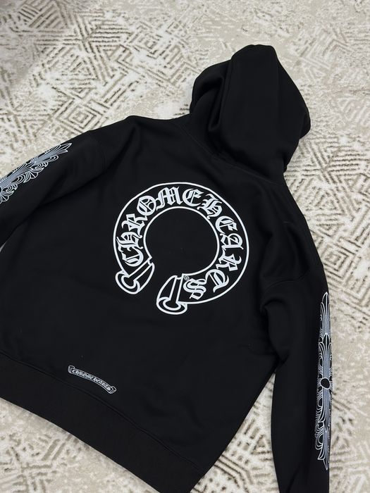 Зіпка на хутрі Chrome Hearts.