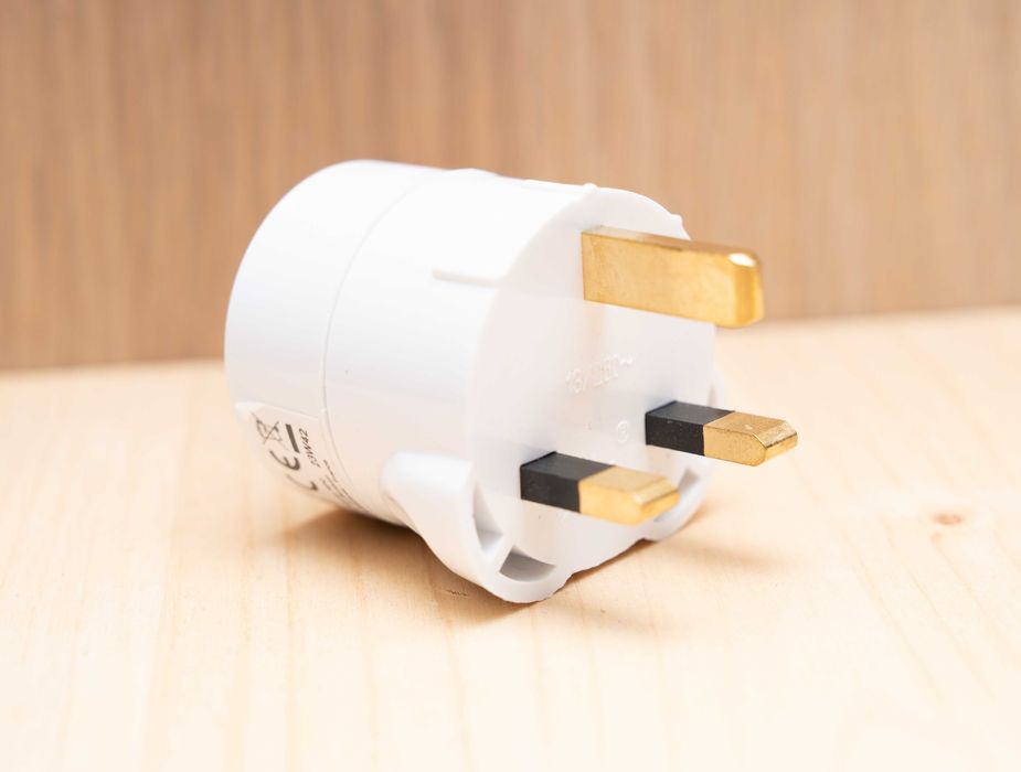 Adapter przejściówka z wtyczki UE na UK