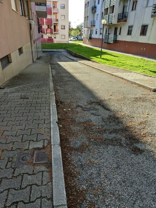 Aluga se Garagem 19 m2 Montijo