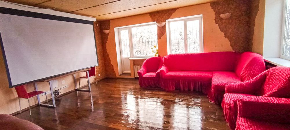 Здам будинок подобово перший поверх сауна басейн проектор