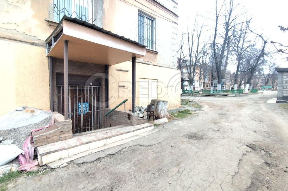 Продаж не великого нежитлового приміщення. "Гірник".