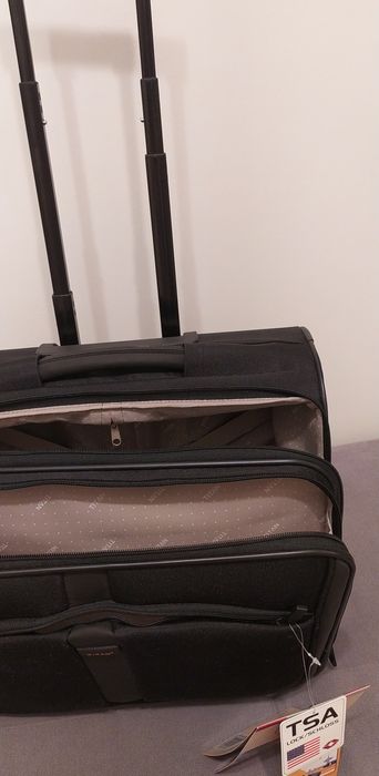 Zestaw walizka + etui + kosmetyczka + kluczyk =  nowe TITAN