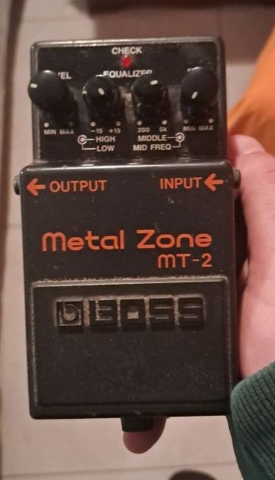 Boss MT-2 Metal Zone – Som pesado clássico | Funcionamento impecável
