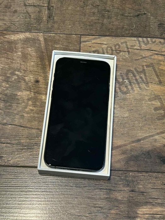 iPhone 12, dobry stan.