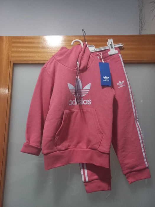 Fato de treino para criança menina