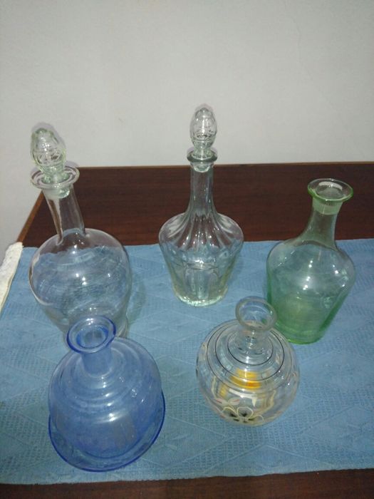 Quatro bonitas garrafas.