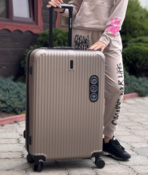 Чемодан вализа 4 колесны Цвета на выбор Валіза дорожная