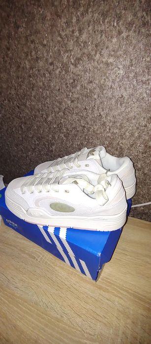 Продам кроссовки Адідас 39р