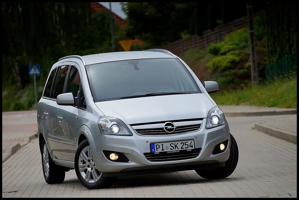 Opel Zafira 1.8 Benzyna * Fabryczna * Elegance * Xenon * Prosto z Niemiec *