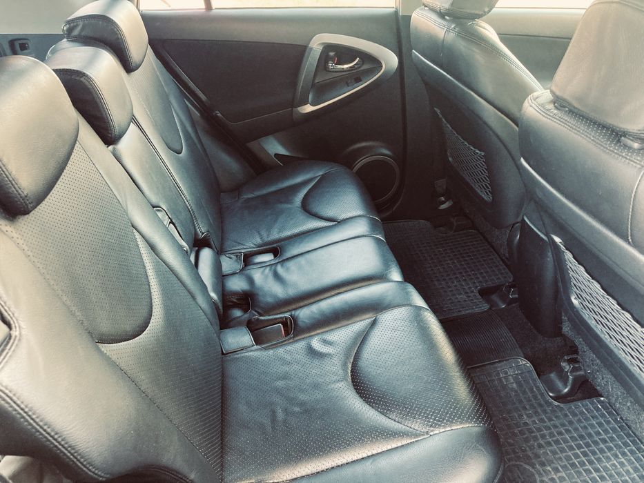 Продам Toyota Rav4