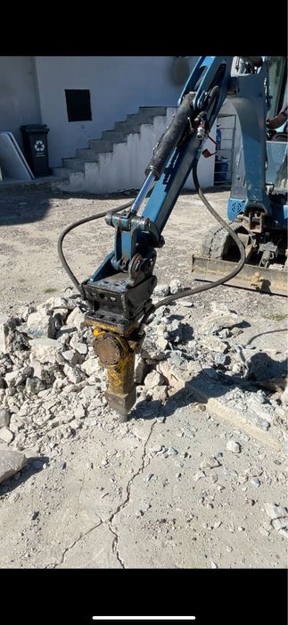 Wyburzenia skuwanie betonu młotem hydraulicznym usługi minikoparką