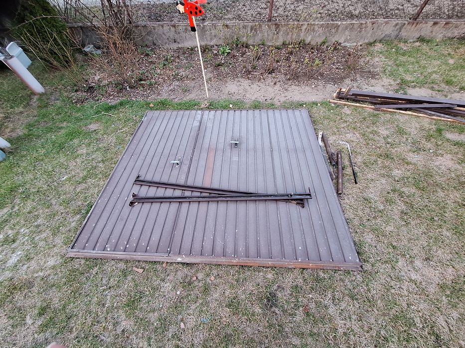 Drzwi garażowe metalowe