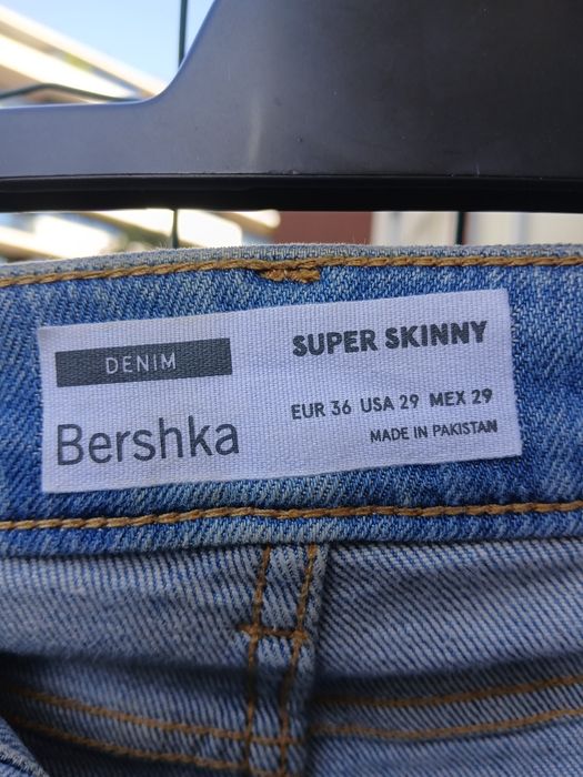 Calça de ganga tam 36 marca Bershka