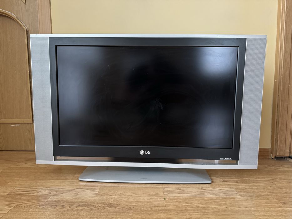 Телевізор LG RZ-32LZ55