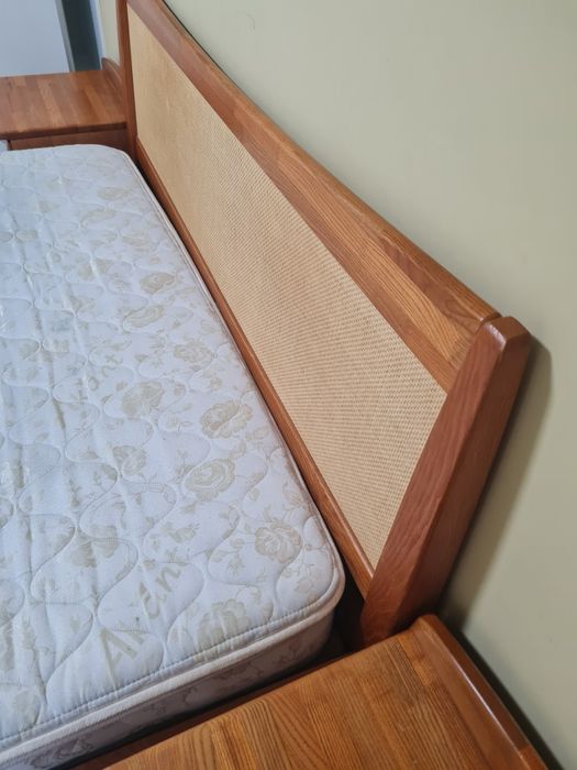 Ліжко двоспальне з ортопедичним матрацом на ламелях