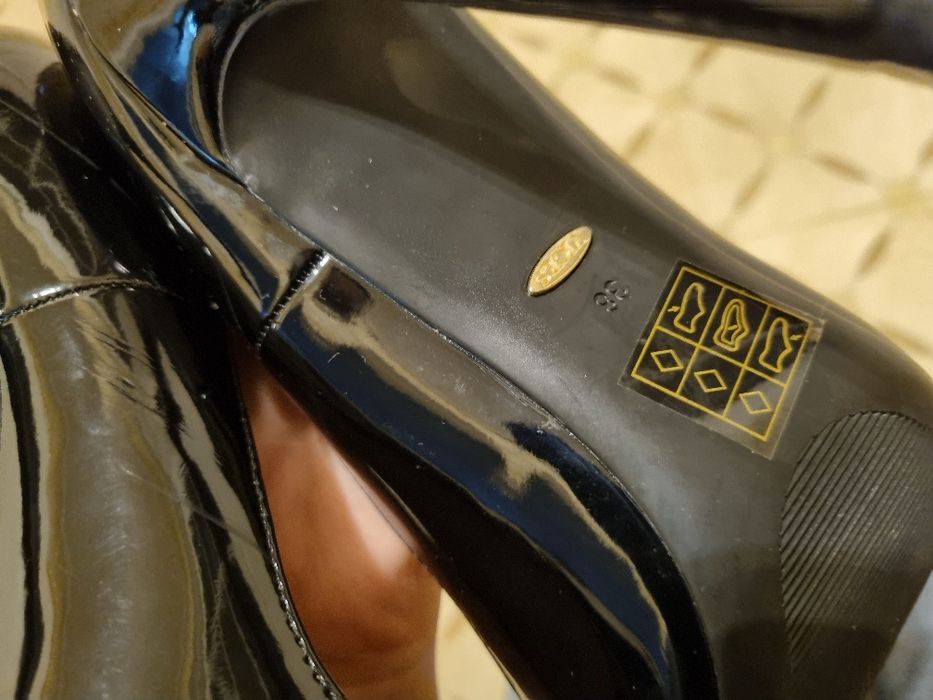 Buty na obcasie r.38