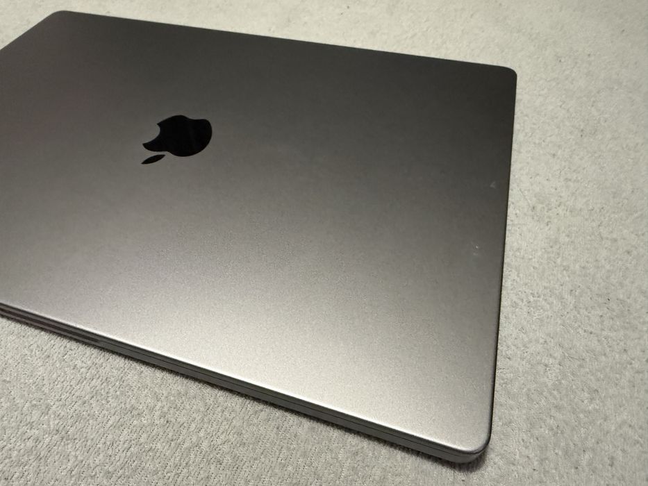 Apple Macbook M1 Pro 16” A2485  16GB 512GB