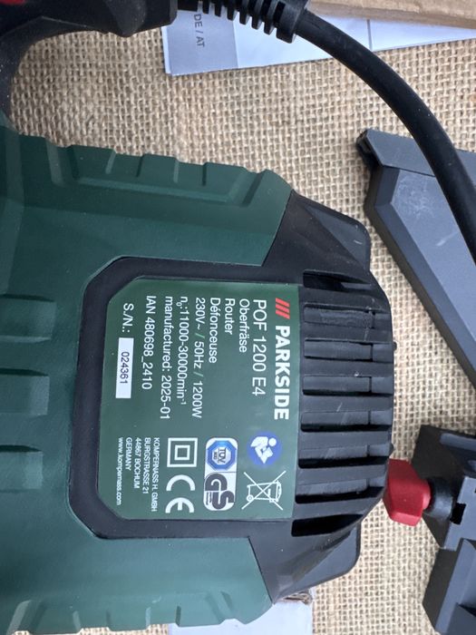 Ручной фрезерный станок по дереву Parkside POF 1200 E4 (1200 Вт