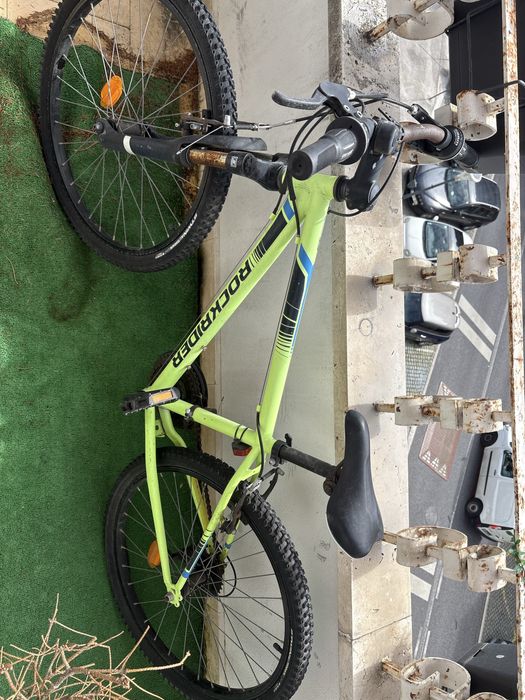 Duas bicicletas em mau estado