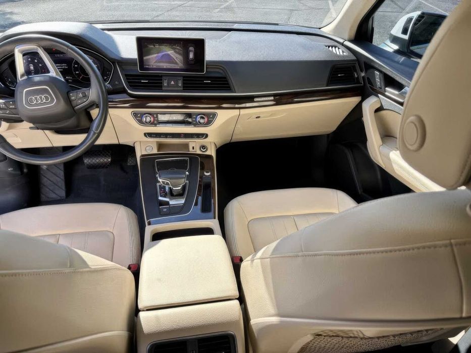 Audi Q5 quattro Premium Plus      2019