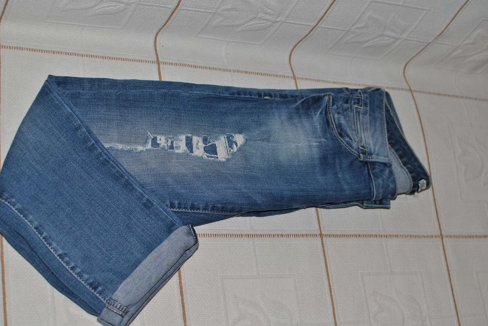 Zara spodnie jeansy z przetarciami 38 M