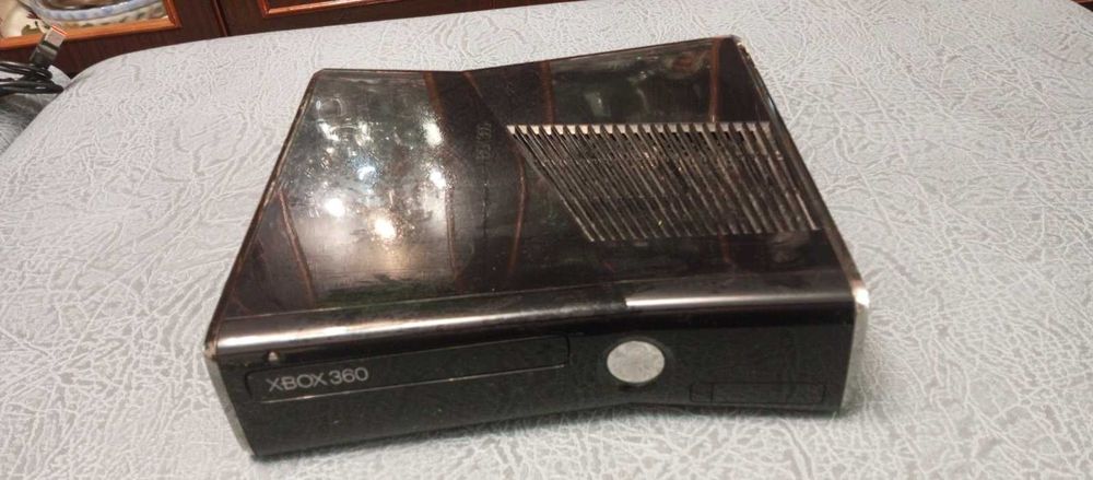 Срочно! Игровая приставка Xbox 360 S CONSOLE