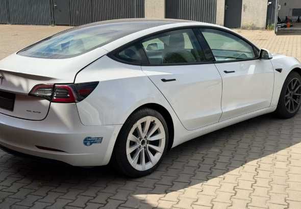 Бампер Tesla Model 3 Розборка Тесла Модел 3 наявні запчастини
