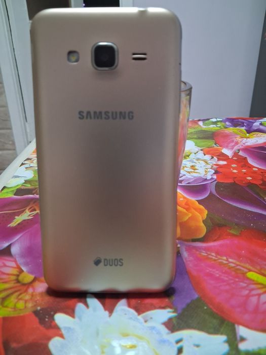 Продається телефон самсунг j3