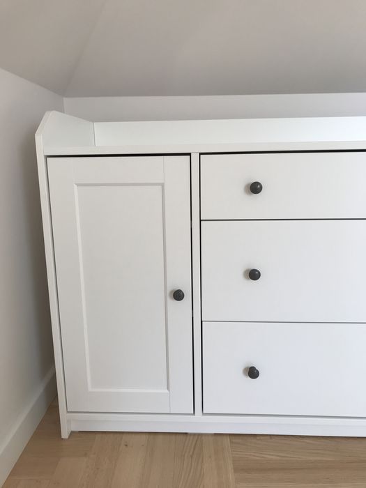 Biały kredens, duża komoda skandynawska IKEA Hauga, meble
