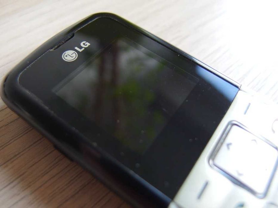kolecnonerski retro telefon gsm  LG KP107