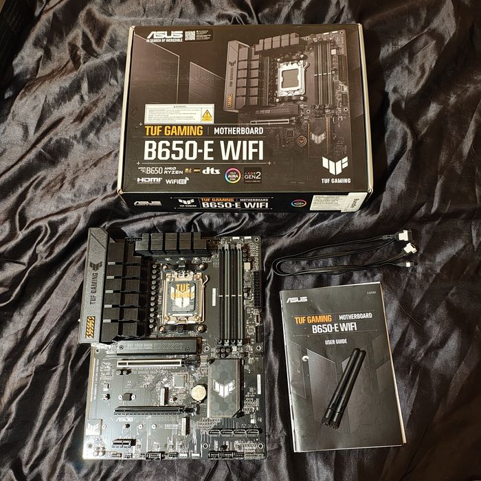 Материнська плата Asus Tuf Gaming B650E-WIFI