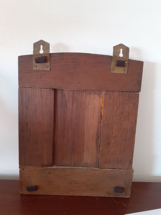 Porta cartas de parede. Arte nova.