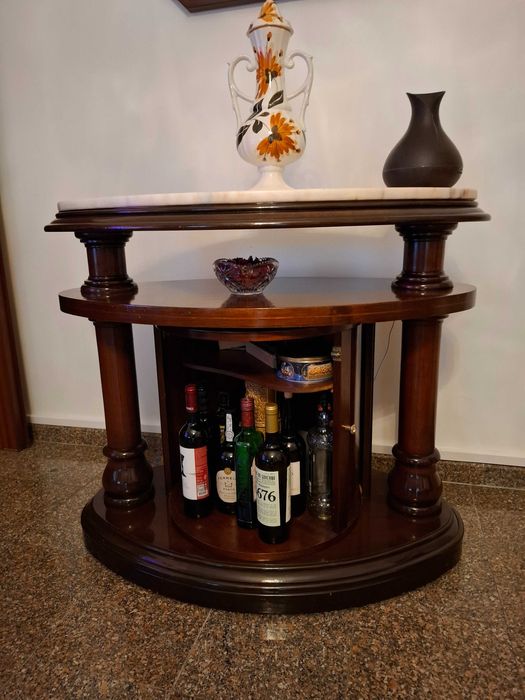 Excelente móvel bar