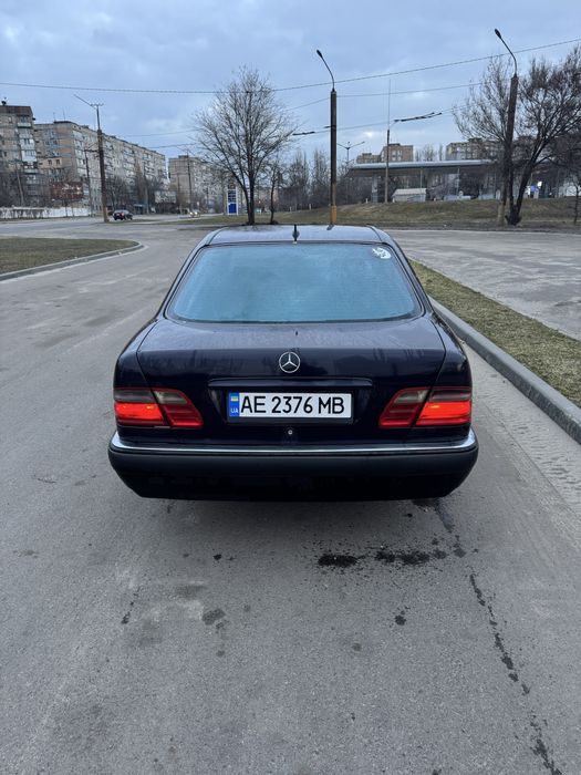 Продам MERCEDES-E240