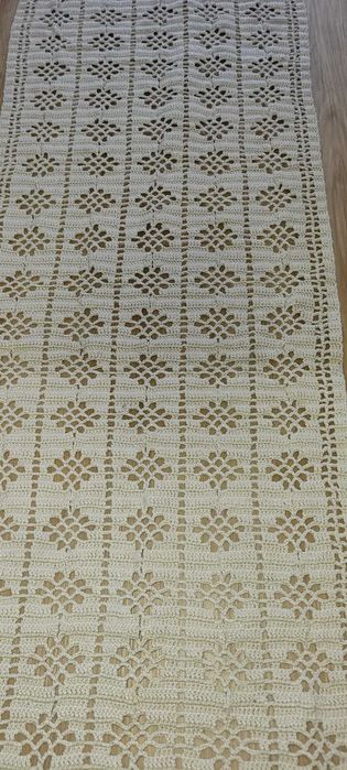 Caminho de Mesa em Crochê Artesanal - 1,70m (Novo/Excelente Estado)