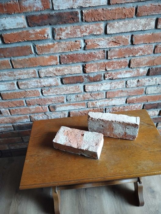 Stara cegła oczyszczona