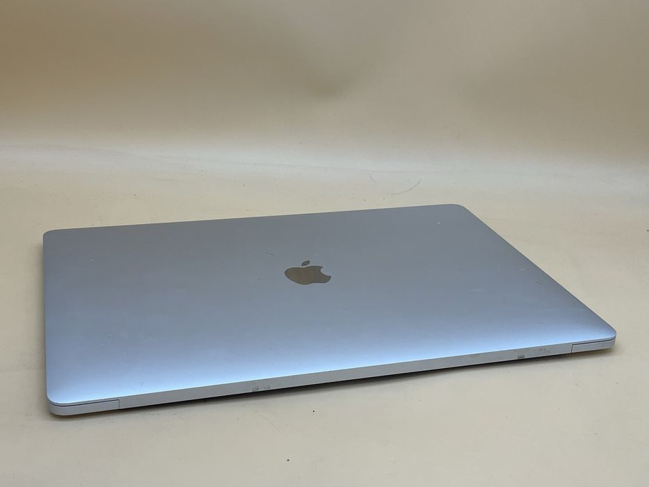 Macbook pro 2018 15.4 як не робочий