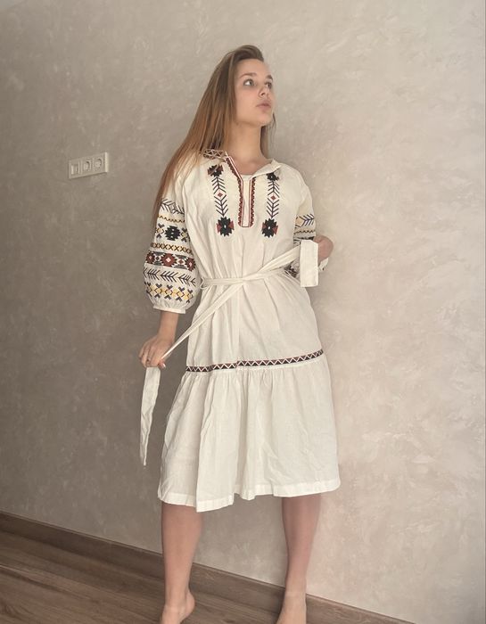 Сукня-вишиванка з поясом
