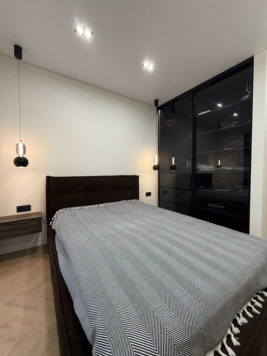 Величезна квартира з дизайнерським ремонтом в самому Центрі.  Газ