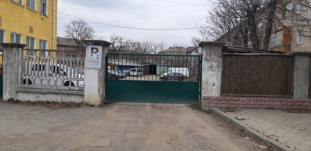 Автостоянка цілодобово