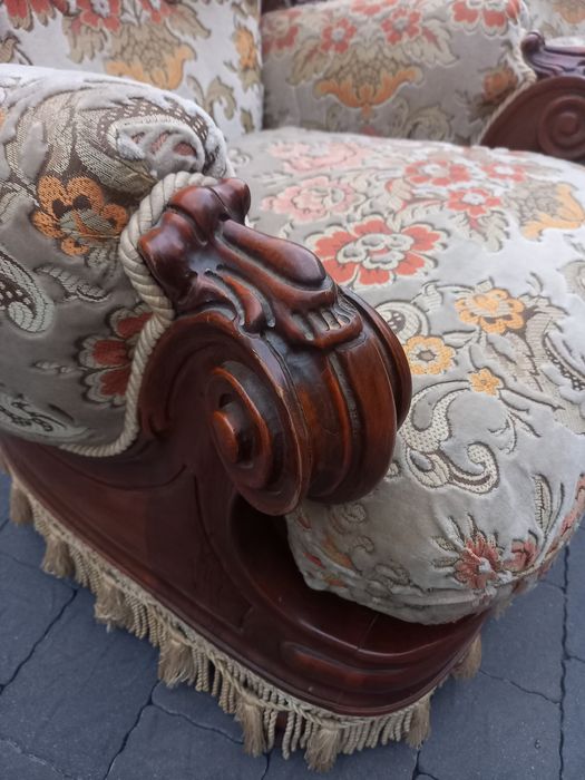 Диван та 2 крісла.Італія